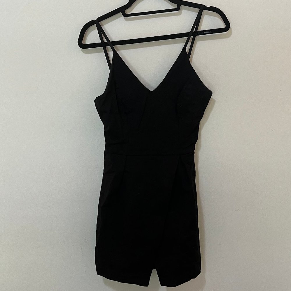 GB Gianni Bini Black Spaghetti Strap V Neck Dress (Medium)